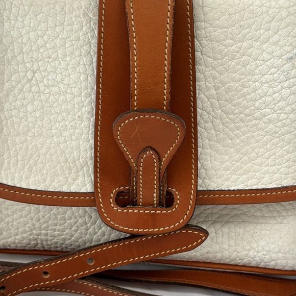 VINTAGE Dooney & Bourke White Pebbled Leather Saddle/Crossbody Bag - Picture 3 of 10